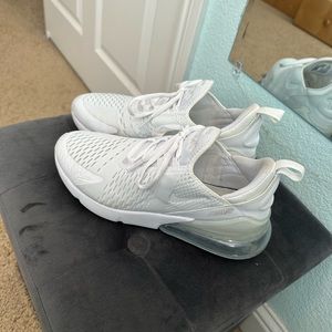 NIKE AIR MAX 270